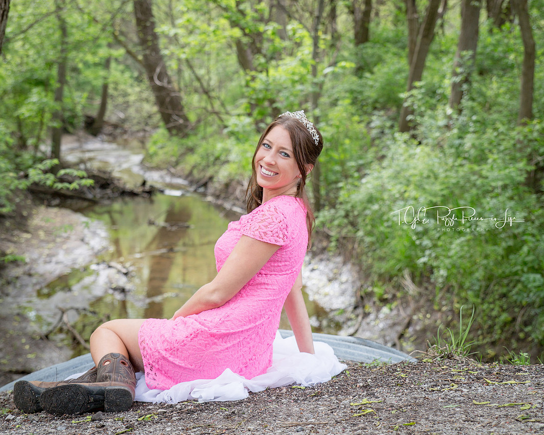 Little bit of Glam/ Buckley Homestead/ Portrait Photographer
