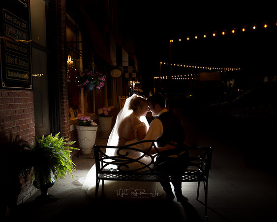 A Quiet Bench on Your Wedding Day/Downtown Valparaiso/Wedding Photography
