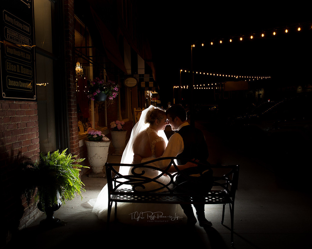 A Quiet Bench on Your Wedding Day/Downtown Valparaiso/Wedding Photography