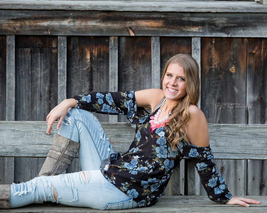 Old Barn wood/Senior Photographer/Hobart, Indiana