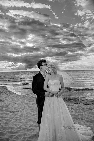 The perfect sunset in black and white/ Wedding Photographers/ Indiana Dunes State Park