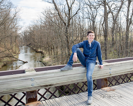 Confidence/ Senior 2018/ Northwest Indiana Photographer/ Bridge in Morocco, Indiana