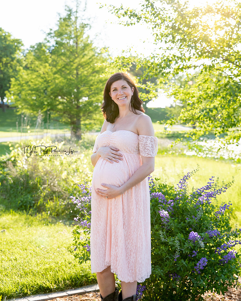 Glowing/ Maternity/ Northwest Indiana Photographer/ Crown Point, Indiana