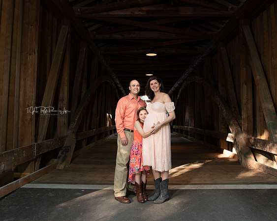 Hold me/ Maternity/ Northwest Indiana Photographer/ Crown Point, Indiana