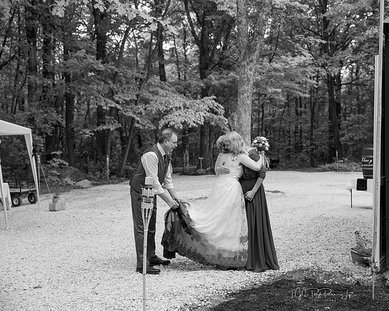 Mom's First Look at Her Daughter/ Northwest Indiana Wedding Photographer/ Linton, Indiana