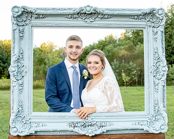 Wedding Frame/ Kouts, In/ Backyard Wedding/ Wedding Photographer