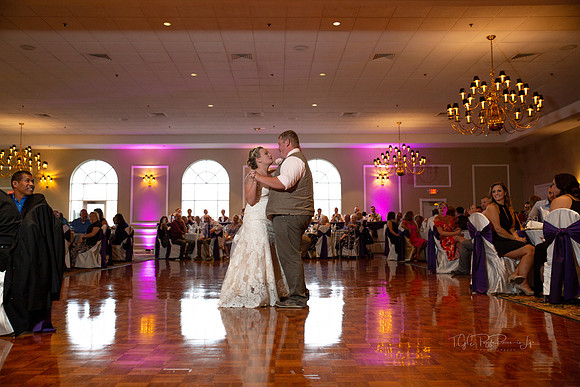 The Dance That will Never End/ Tuscany Falls, Mokina, Ill/ wedding Photographer